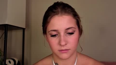 Snapshot of ceceliapidcock chatting on 17, 12, 2025 Lina online show from 17, 12, 2025