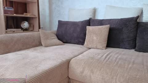 Josie Manesi online show from 12, 4, 2026