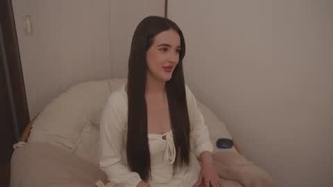 Diane Independent model online show from 13, 7, 2026