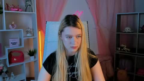 Snapshot of celestinemauriac chatting on 4, 5, 2026 your cute kitty online show from 4, 5, 2026