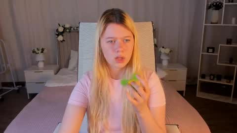 Snapshot of celestinemauriac chatting on 27, 5, 2026 your cute kitty online show from 27, 5, 2026