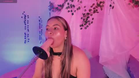 Hello guys my name is Sofi and Lizzie and  Vanessa online show from 7, 11, 2025