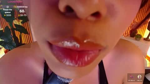 Snapshot of chaarlottee_69 chatting on 1, 5, 2026 CHAARLOTTEE online show from 1, 5, 2026