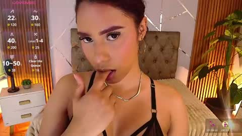 Snapshot of chaarlottee_69 chatting on 21, 5, 2026 CHAARLOTTEE online show from 21, 5, 2026
