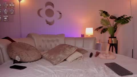 Snapshot of chanellmoon chatting on 9, 7, 2026 Chanell online show from 9, 7, 2026