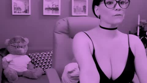 The Queen online show from 4, 5, 2026