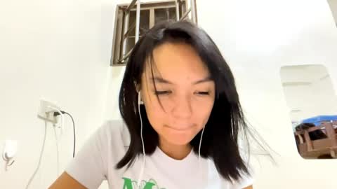 Snapshot of charamaracle chatting on 8, 4, 2026 Elly online show from 8, 4, 2026