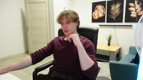 Snapshot of charles_dreams chatting on 30, 11, 2025 CHARLES DREAMS online show from 30, 11, 2025