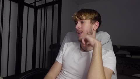 Snapshot of charles_sins chatting on 2, 2, 2025 CHARLES SINS online show from 2, 2, 2025