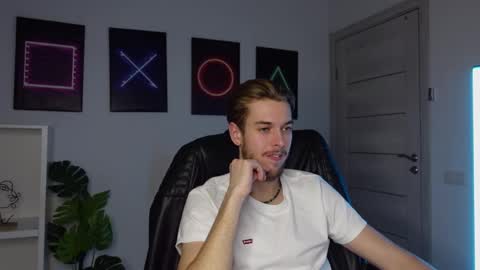 Snapshot of charles_sins chatting on 8, 2, 2025 CHARLES SINS online show from 8, 2, 2025