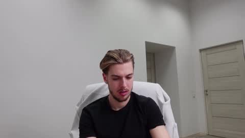 Snapshot of charles_sins chatting on 5, 3, 2025 CHARLES SINS online show from 5, 3, 2025