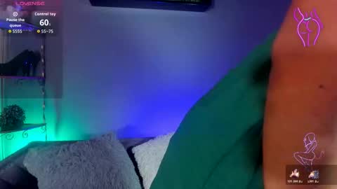 charlhot_ online show from 18, 11, 2025