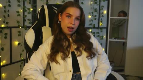 Snapshot of charlinemanke chatting on 8, 10, 2025 Dannie online show from 8, 10, 2025