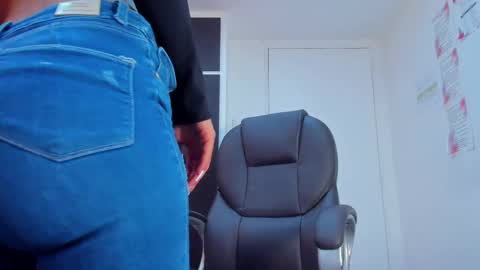 Charlotte Icee online show from 4, 12, 2025