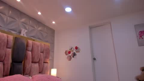 Charlotte Icee online show from 6, 2, 2026