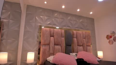 Charlotte Icee online show from 5, 3, 2026