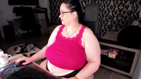 Snapshot of charlottediamonds chatting on 21, 12, 2025 Charlotte Diamonds online show from 21, 12, 2025