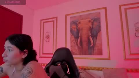 Snapshot of charlottee27_ chatting on 2, 7, 2026 Charlottee online show from 2, 7, 2026