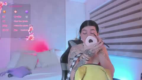 Snapshot of charlottee27_ chatting on 28, 7, 2026 Charlottee online show from 28, 7, 2026