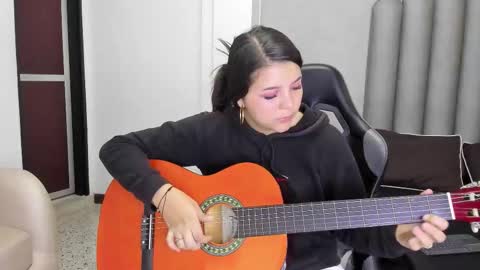 charlottee_starr online show from 5, 12, 2025