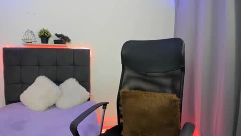 Snapshot of charlottelabouff chatting on 2, 3, 2025 Charlotte online show from 2, 3, 2025