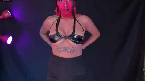 Snapshot of charming_snake_ chatting on 31, 10, 2025 Victoria online show from 31, 10, 2025