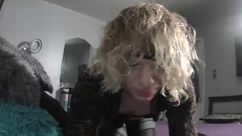 Snapshot of chaton_ds chatting on 23, 10, 2025 Sarah online show from 23, 10, 2025