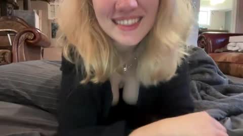 Snapshot of chatonblanchexx chatting on 15, 7, 2026 chatonblanchexx online show from 15, 7, 2026