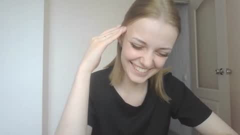 Snapshot of cherikrasner chatting on 15, 6, 2026 Mia online show from 15, 6, 2026