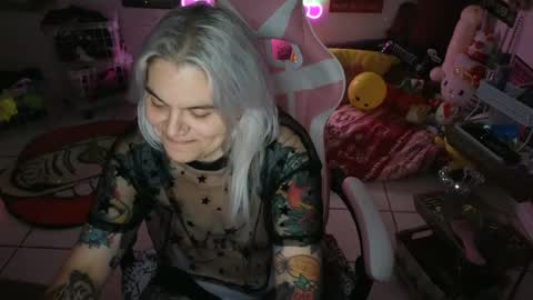 Snapshot of cherryb0mbb0mb chatting on 2, 1, 2025 CherryBombBomb online show from 2, 1, 2025