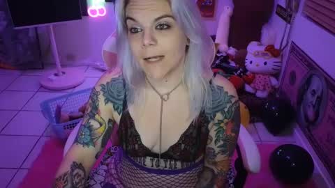 Snapshot of cherryb0mbb0mb chatting on 1, 2, 2025 CherryBombBomb online show from 1, 2, 2025