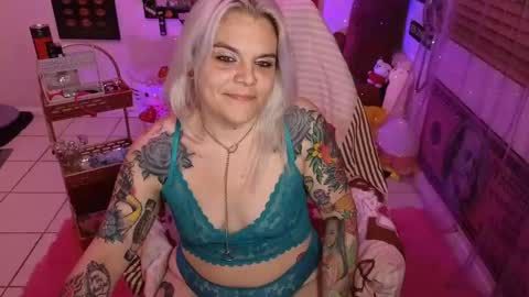 Snapshot of cherryb0mbb0mb chatting on 8, 2, 2025 CherryBombBomb online show from 8, 2, 2025