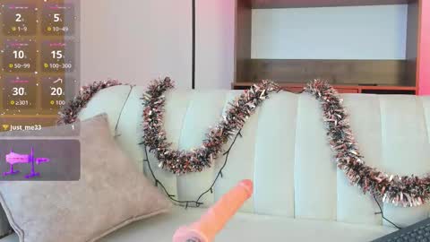 Snapshot of cherrybunny18 chatting on 2, 12, 2025 Mia online show from 2, 12, 2025