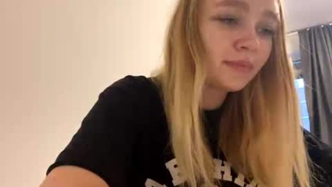 Snapshot of cherryleija chatting on 13, 5, 2026 Lei online show from 13, 5, 2026