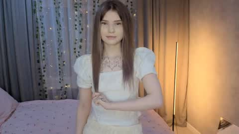 aroline online show from 15, 4, 2026