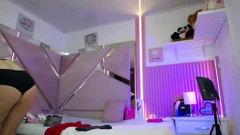 Chloe  online show from 29, 5, 2026