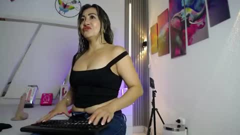 Snapshot of chloe__jones_ chatting on 9, 6, 2026 Chloe online show from 9, 6, 2026