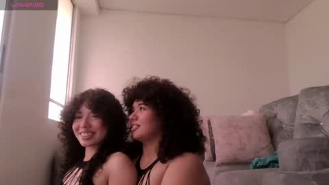 chloe_and_violeta online show from 25, 7, 2026