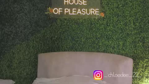 Chloe online show from 3, 10, 2025