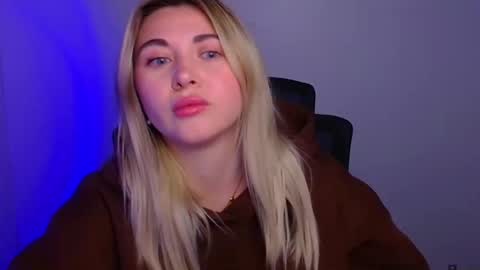 Snapshot of chloe_diva chatting on 19, 11, 2025 Chloe online show from 19, 11, 2025