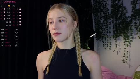 Arianaa Mourrr online show from 10, 12, 2024