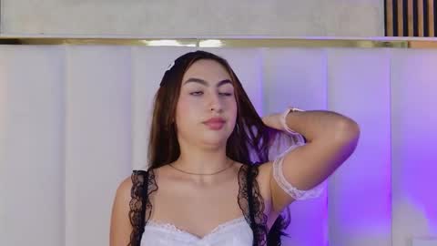 Chloe  online show from 24, 11, 2025