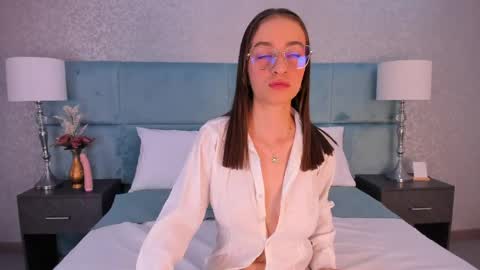 Snapshot of chloe_key chatting on 10, 5, 2026 chloe_key online show from 10, 5, 2026
