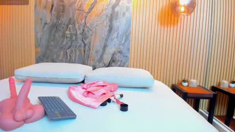  CHLOE  online show from 28, 10, 2025