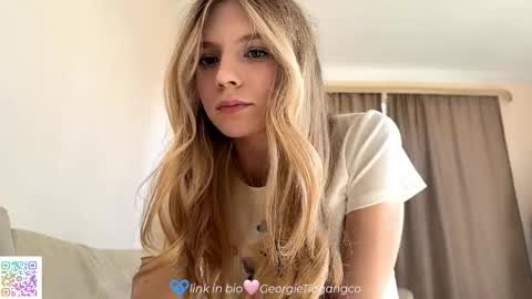 Snapshot of chloe_show chatting on 13, 10, 2025 hloe online show from 13, 10, 2025