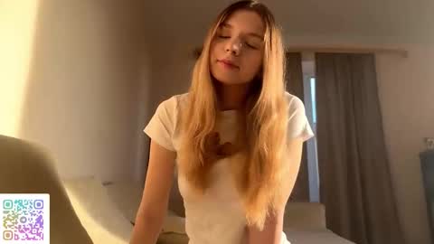 Snapshot of chloe_show chatting on 21, 11, 2025 hloe online show from 21, 11, 2025