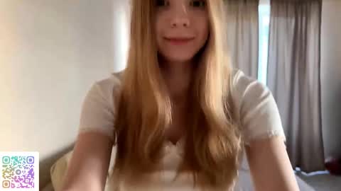 Snapshot of chloe_show chatting on 22, 11, 2025 hloe online show from 22, 11, 2025