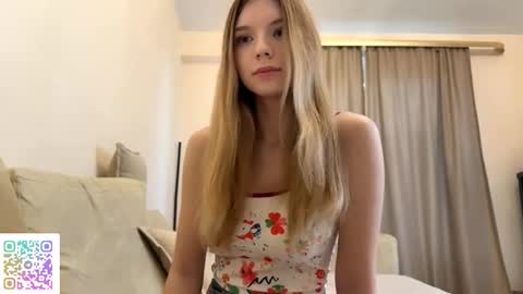 Snapshot of chloe_show chatting on 1, 12, 2025 hloe online show from 1, 12, 2025