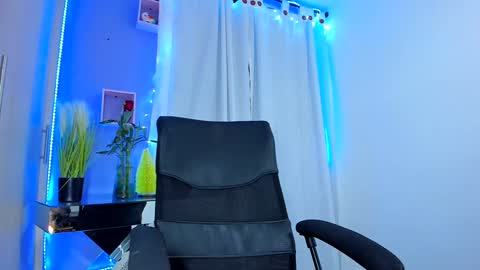 Chloe Miller  online show from 8, 12, 2024