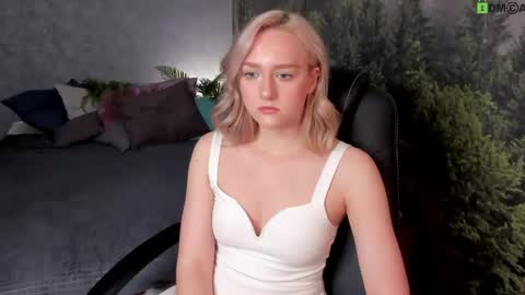 Snapshot of chloedeccker chatting on 13, 5, 2026 Chloe Deccker online show from 13, 5, 2026